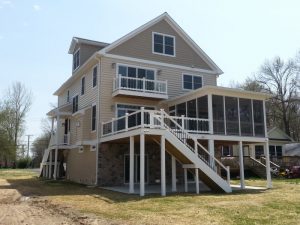 3 Reasons to Add a Screened Porch to Your Waterfront Home