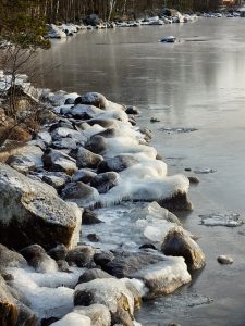 3 Reasons to Purchase Your Waterfront Property in the Winter