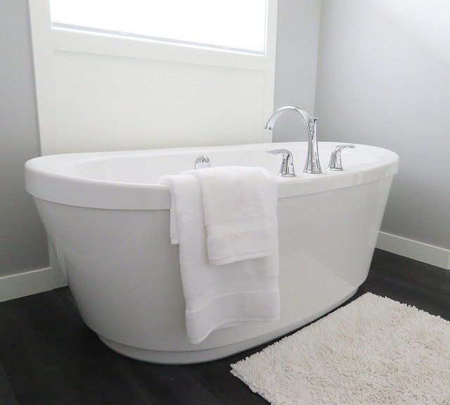 Are Bathtubs Worth Having in Your Custom Home?
